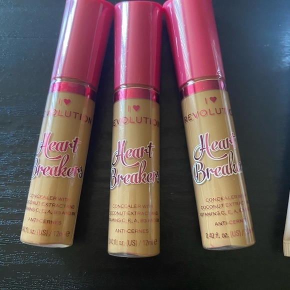 NWT-MAKEUP-3 REVLON FOUNDATION AND 3 I ❤️ REVOLUTION CONCEALER - Picture 3 of 8